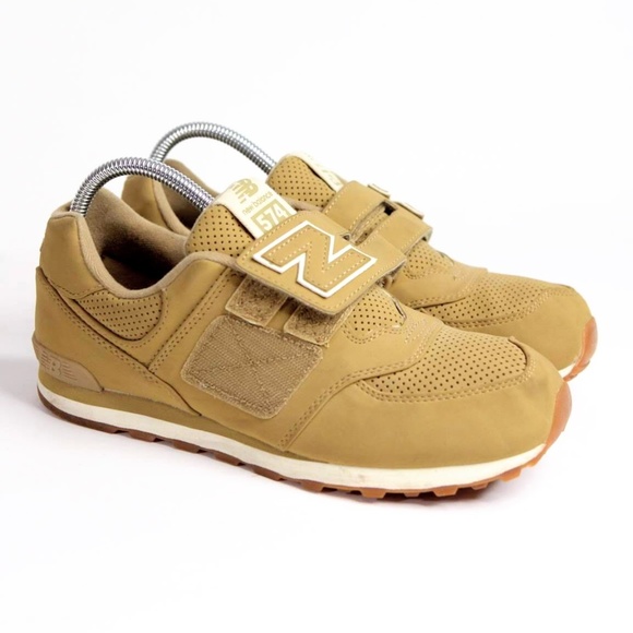 new balance hook and loop boys